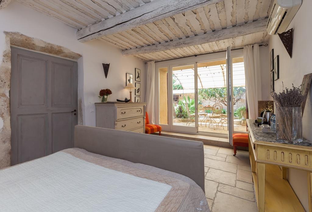 La Louviere Des Bruyeres Bed & Breakfast Robion en Luberon Room photo