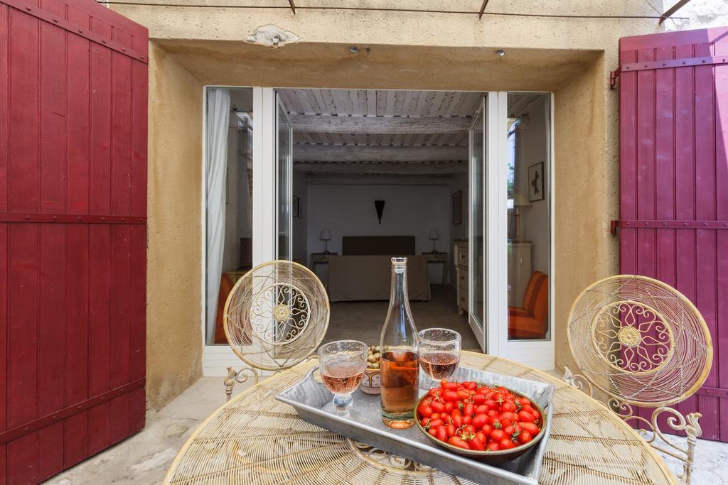 La Louviere Des Bruyeres Bed & Breakfast Robion en Luberon Room photo